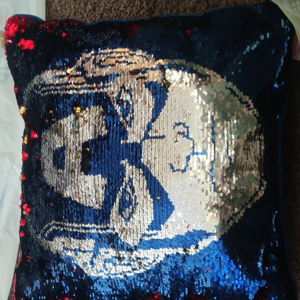 Marvel Advengers Reversible Sequin Pillow Captain America & Ironman